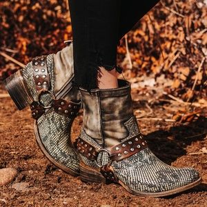 BNIB FREEBIRD BY STEVE RAMONE SIZE 9